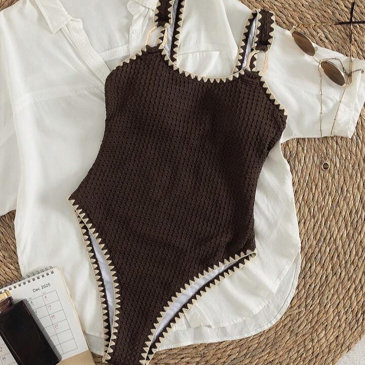 ملابس سباحة نسائية بدون أكمام  - مراجعة Bath وسعره