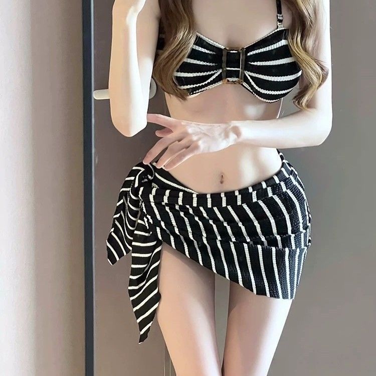 بدلة سباحة نسائية صيف 2026، مل - مراجعة Bath وسعره