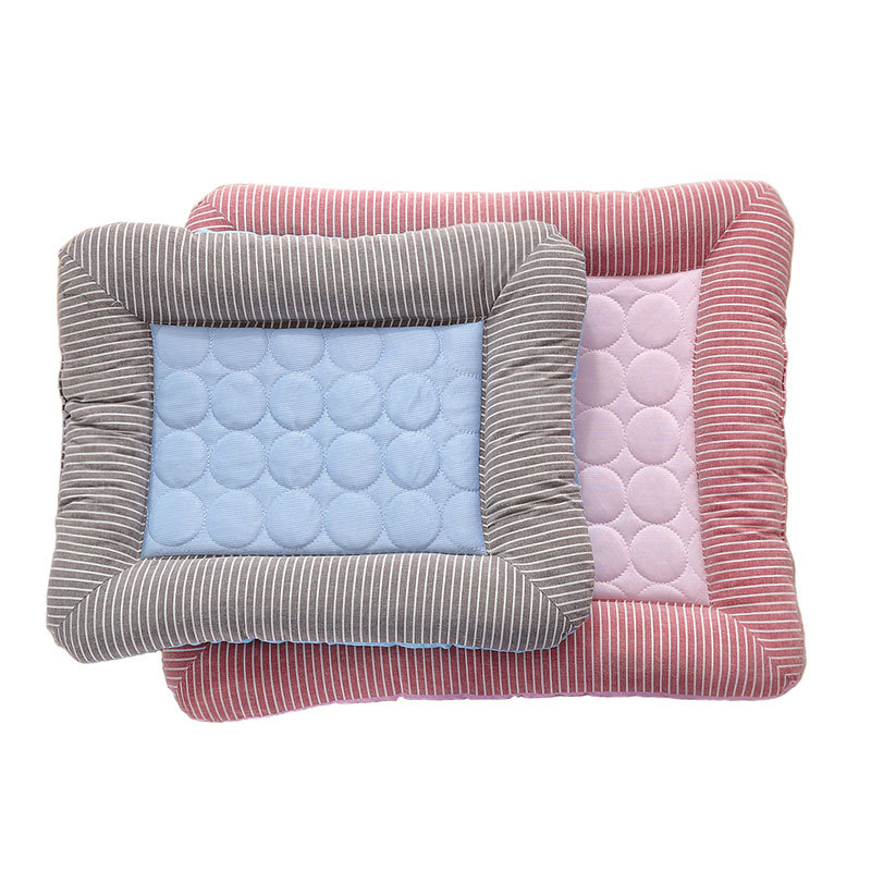 سرير ببطانة تبريد للكلاب والقط - مراجعة Cooling Blanket Hot Sleepers وسعره