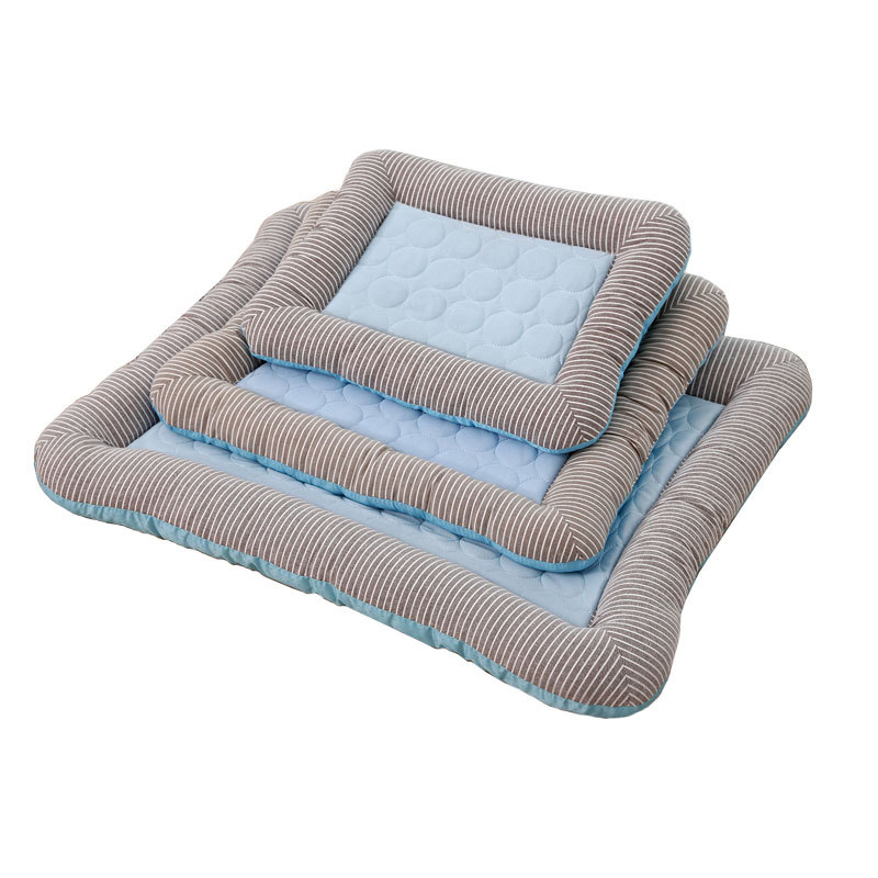 سرير ببطانة تبريد للكلاب والقط - مراجعة Cooling Blanket Hot Sleepers وسعره